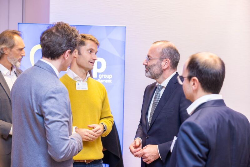 Image for the Tweet beginning: Great exchange at @EPPGroup Digital