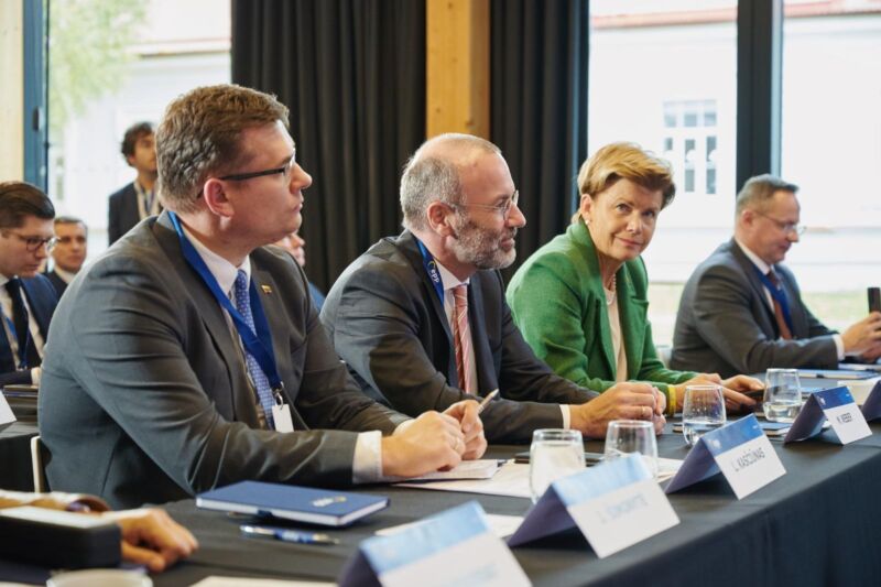 Image for the Tweet beginning: Glad to be at the