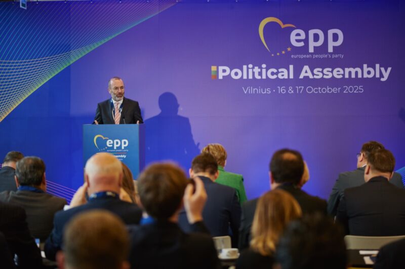 Image for the Tweet beginning: Glad to be at the